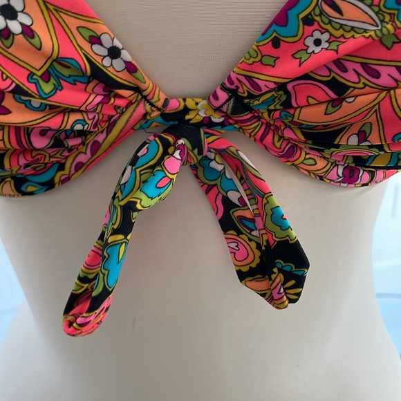 (2/$40) Victoria’s Secret Push-up Underwire Bikini Top 34D (like new) - Picture 4 of 9